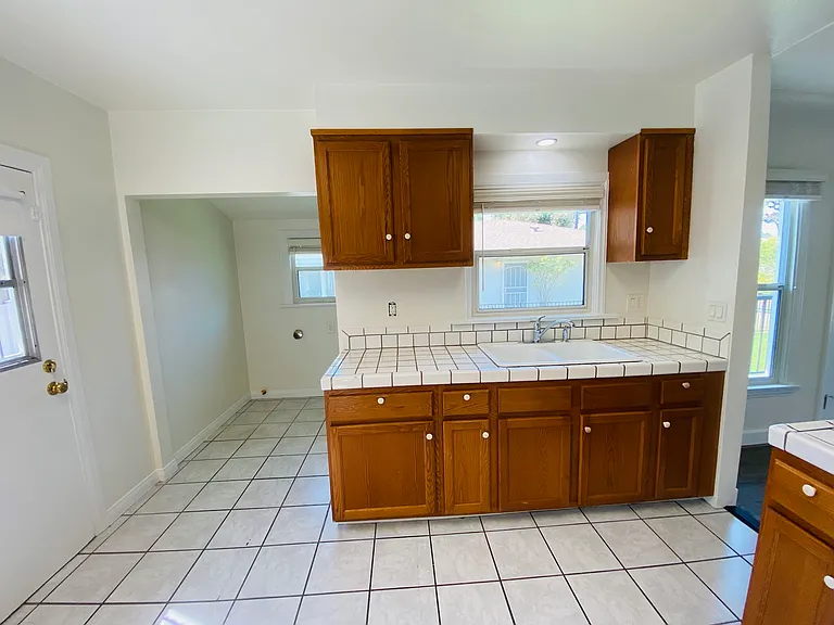 1318 Madrid Ave — Photo 6