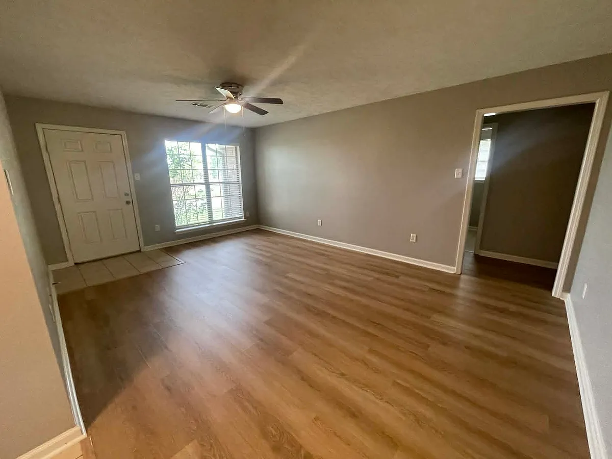 Building Photo - 805 Brownstone Dr