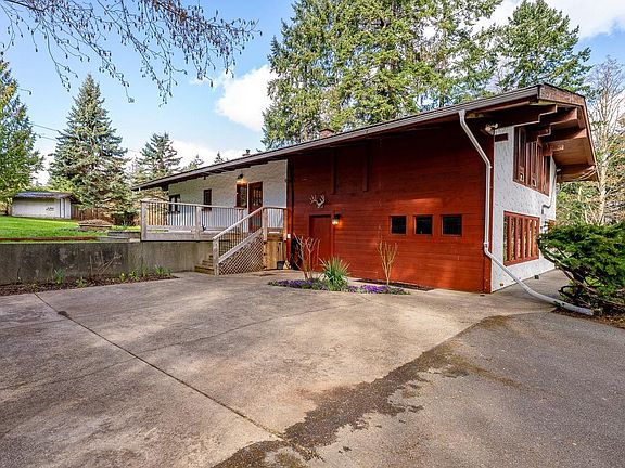 2nd image of 415 Holiday Rd