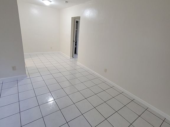 4th image of 15002 NE 11th Ct