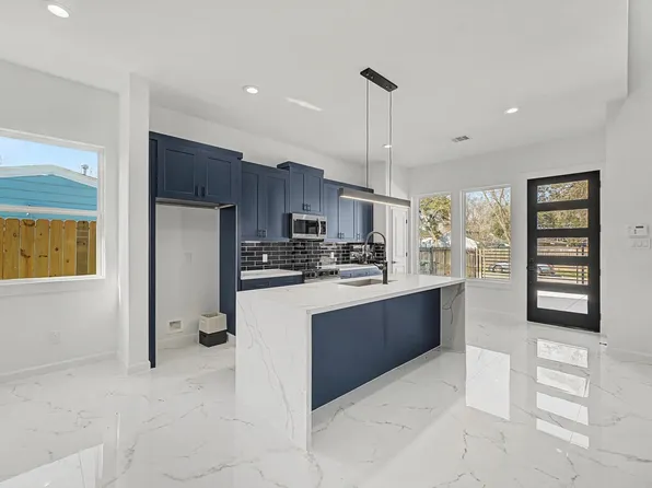 5034 Pershing St #B, Houston, TX 77033