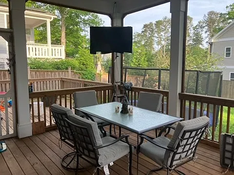 4 bed, 3.5 bath, 3000 sqft, $1,350 — Photo 2