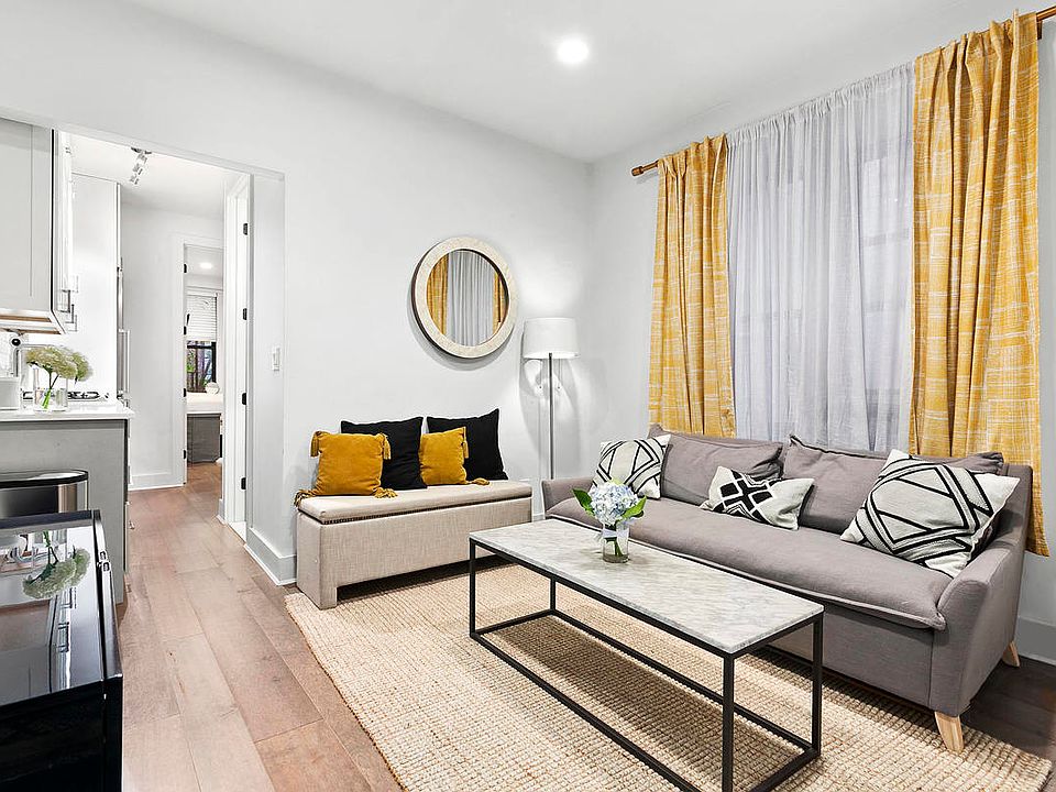 1st image of 149 W 12th St #15