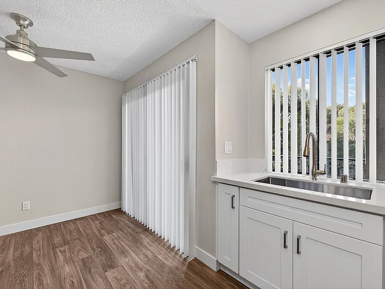 Prado Apartments — Photo 25