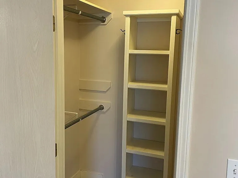 1508 E Powell St — Photo 17
