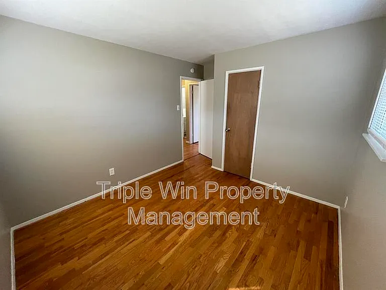 1895 Curtis Ct — Photo 24