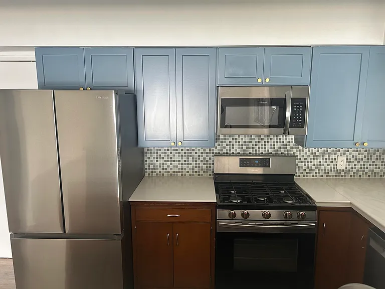 704 NE 20th Ave — Photo 5