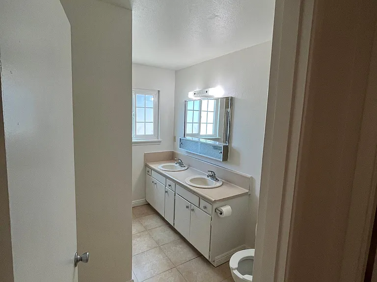 400 W Blaine St — Photo 12