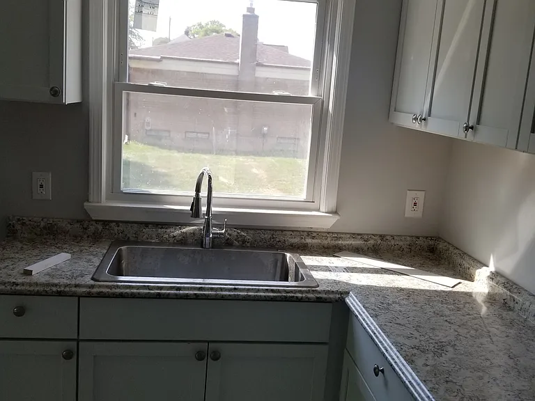 11805 Timken Ave — Photo 15