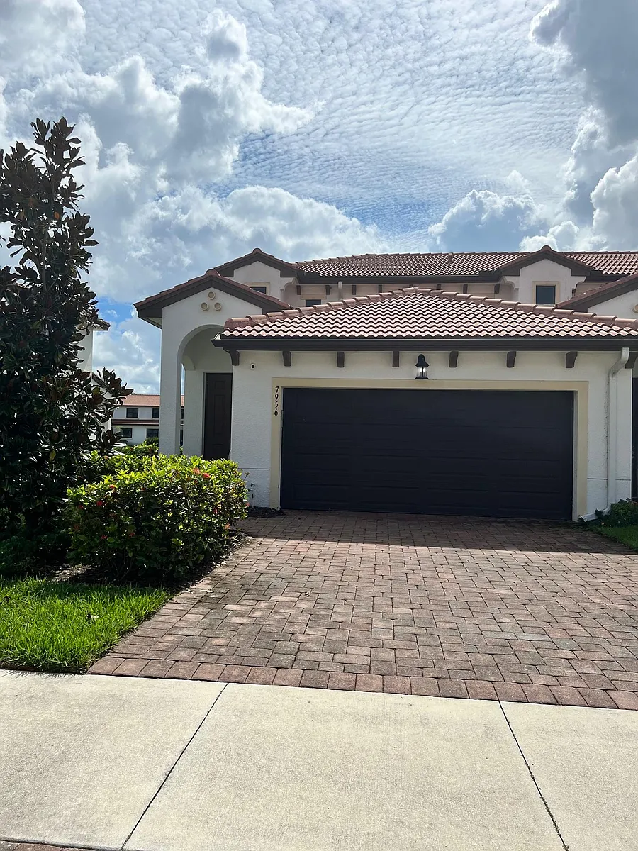 Photo 1 of 18 - 7956 Bristol Cir - Naples, FL Primary Photo - 7956 Bristol Cir