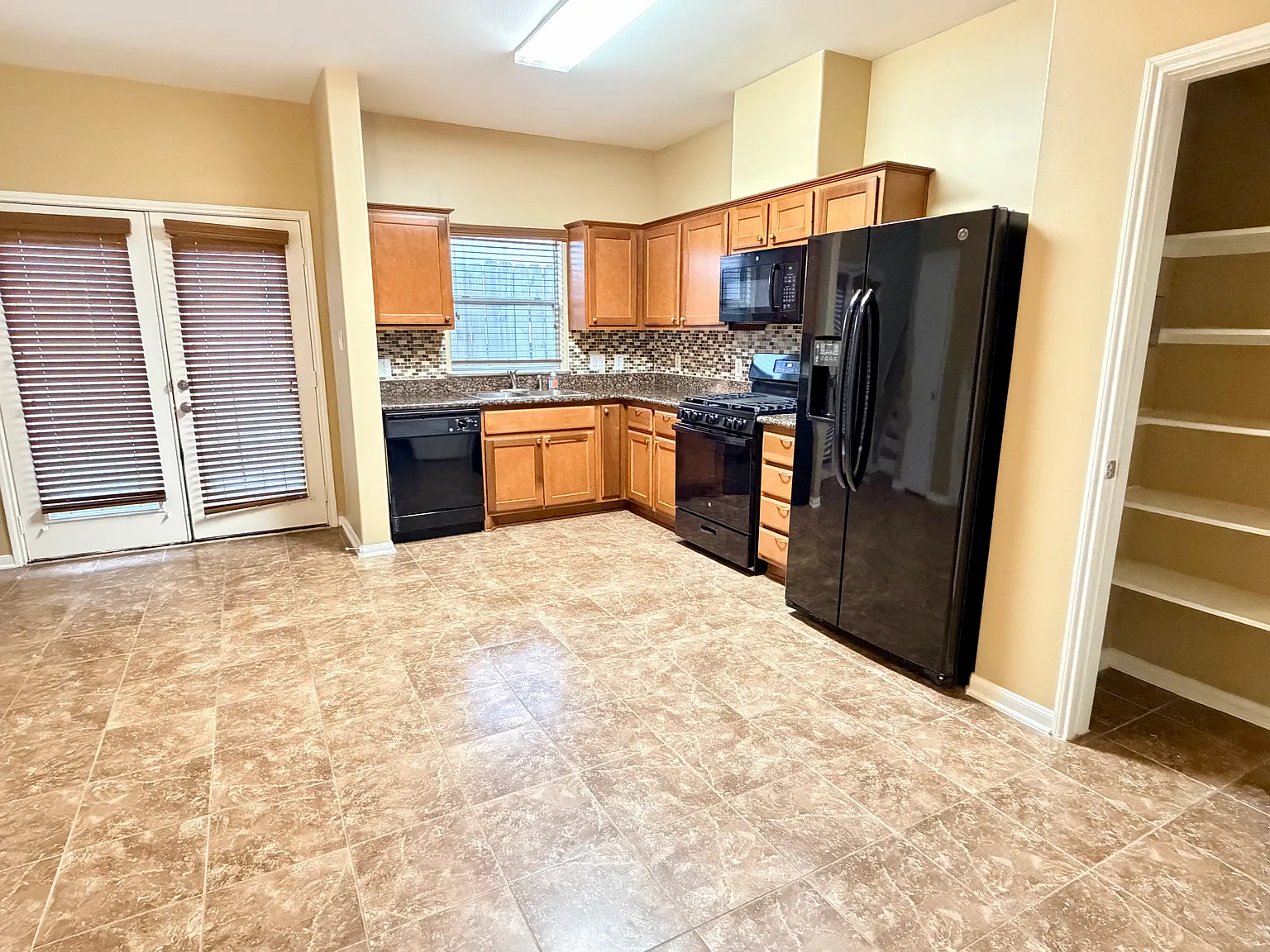 2201 Naomi St — Photo 2