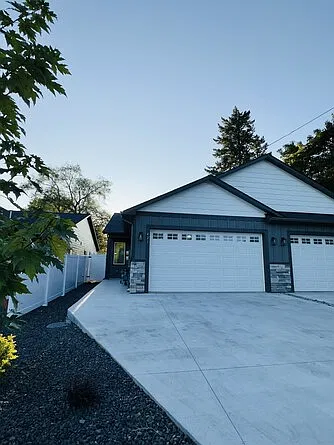 3 bed, 2670 sqft, $2,400 — Photo 1