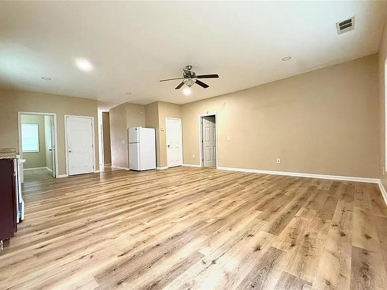 4831 Oak Path — Photo 3