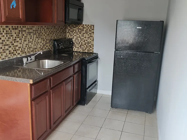 2430 S Frazier St — Photo 4