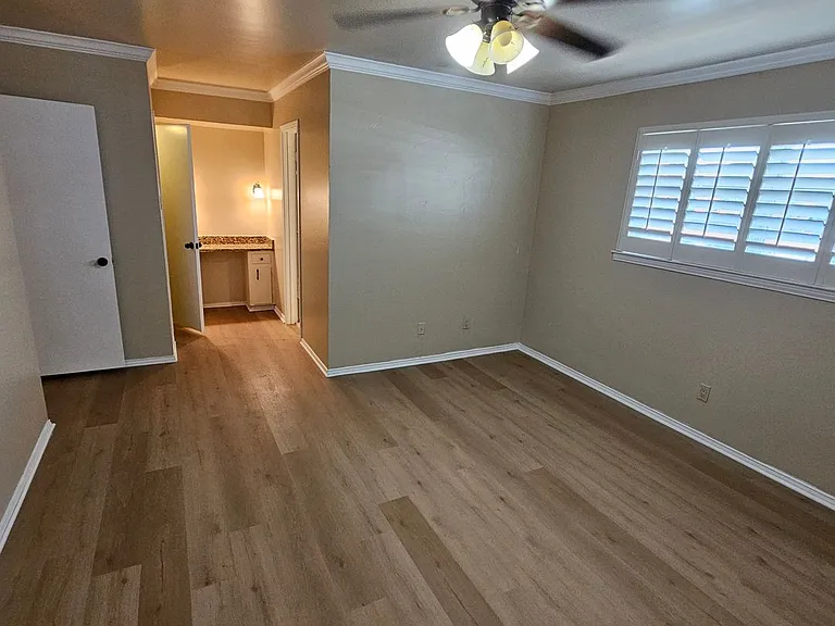 6033 Sandhurst Ln #D — Photo 36