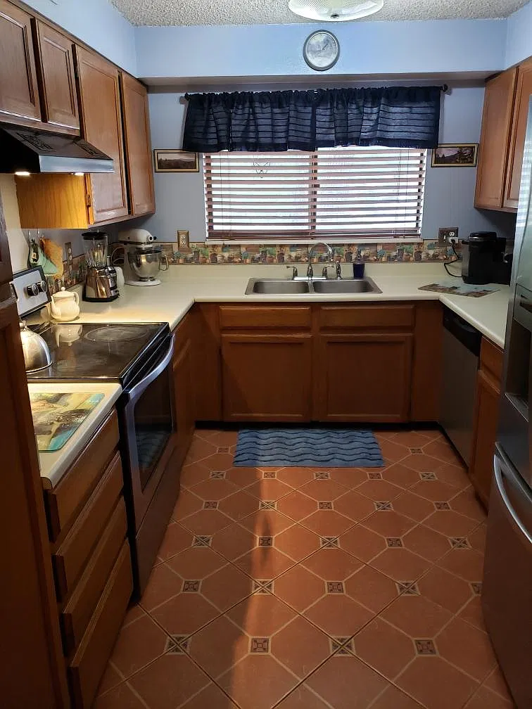 222 Wright St — Photo 3