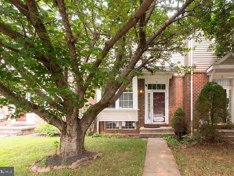 8 Wessex Ct — Photo 3