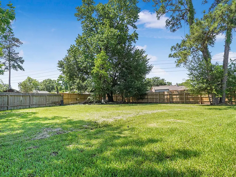 17810 Crestline Rd — Photo 27