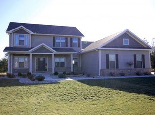 29 Brighton Ln, Charleston, IL 61920