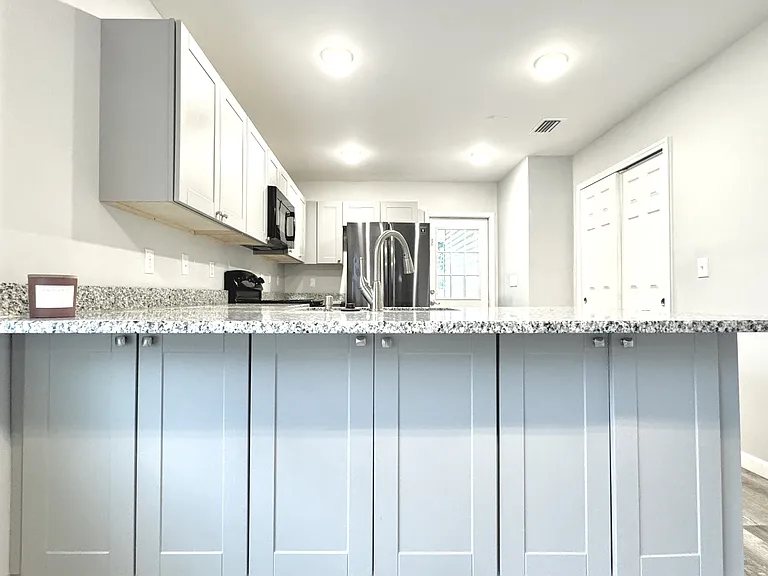 704 E Chestnut Ave — Photo 5