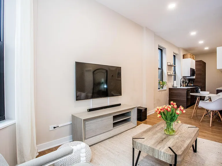 2115 W Dickens Ave #1F — Photo 7