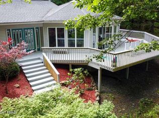 23 Sleepy Hollow Ln, East Stroudsburg, PA 18302