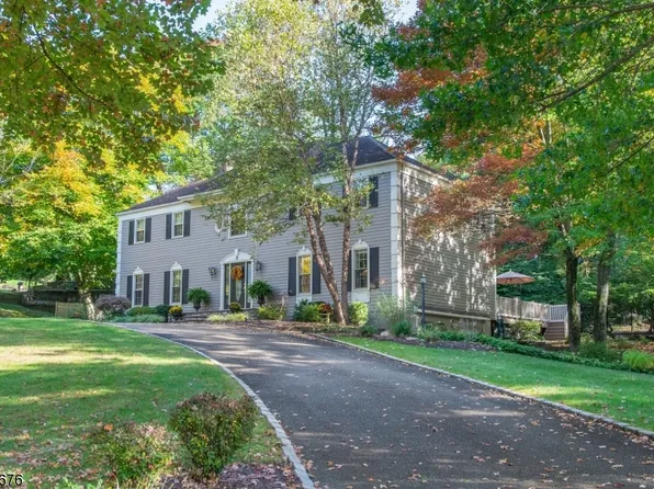 6 Crestview Ct, Roseland Boro, NJ 07068