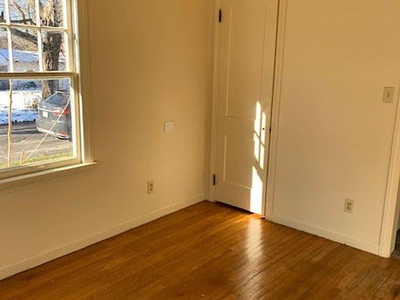 4th image of 598 Cohasset Dr