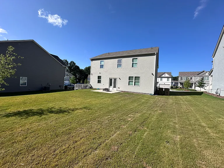 19 Manor Way — Photo 8
