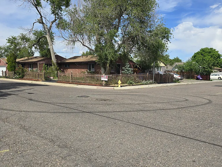 390 S Utica St — Photo 2