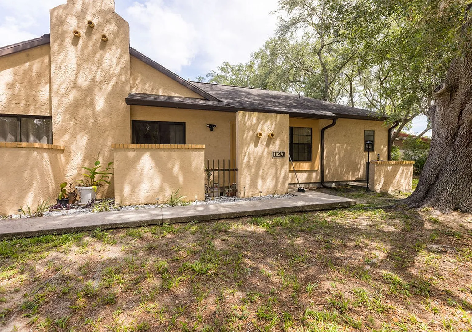 Fully Furnished Rental in Silver Springs Shores — Photo 4