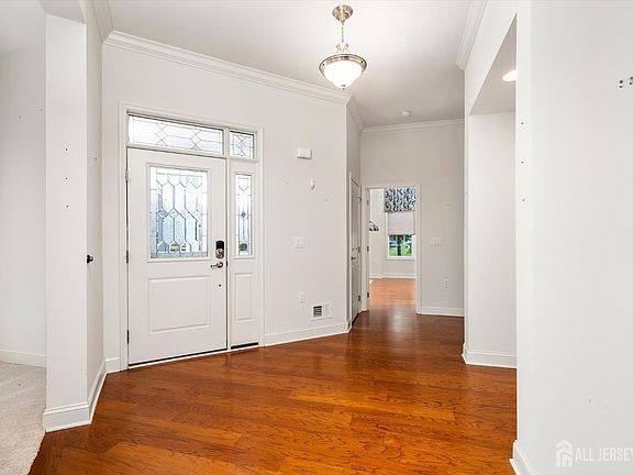 3rd image of 24 Ravenslake Rd