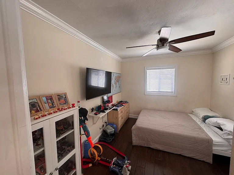 616 E Conference Dr — Photo 12