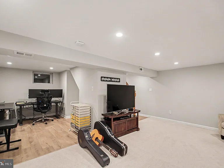 6417 Berkshire Dr — Photo 18