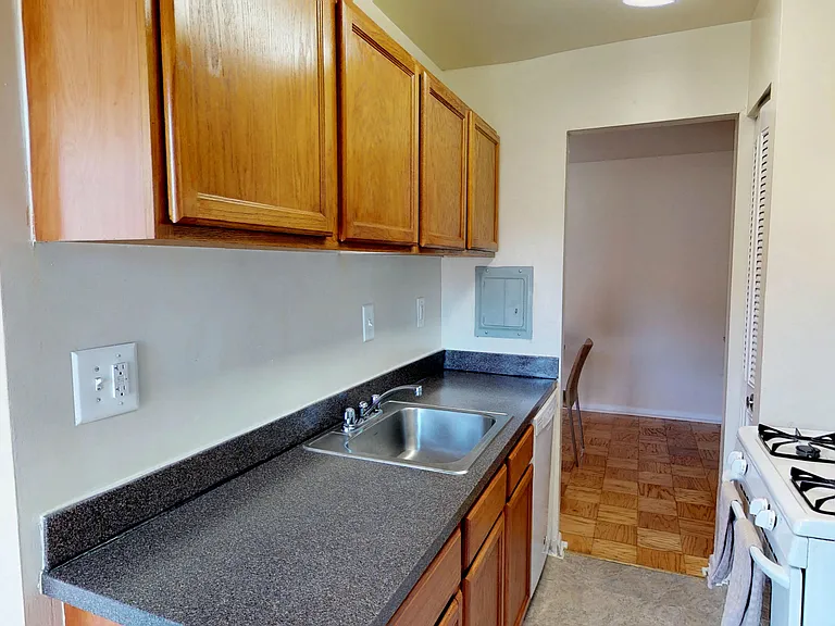 New Carrollton Woods — Photo 4