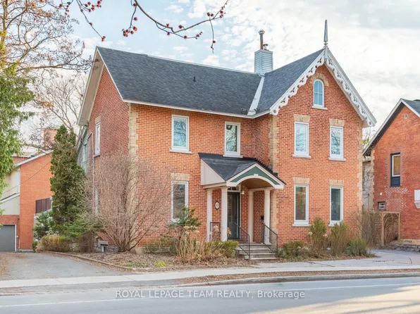 105 Crichton St, Ottawa, ON K1M 1V8
