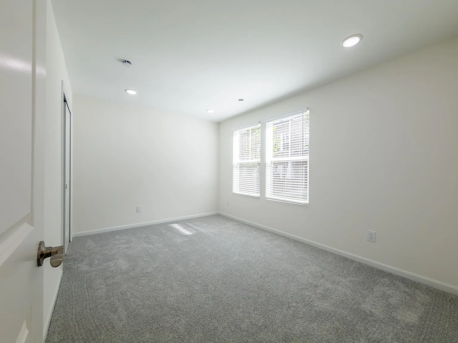 4 bed, 3.5 bath, 2179 sqft, $3,600 — Photo 4