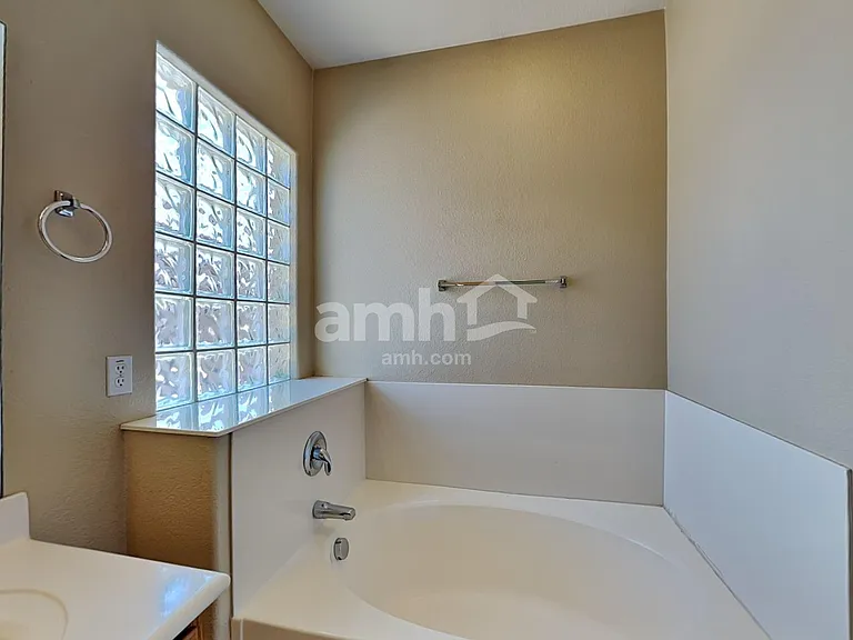 11602 W Grant St — Photo 12