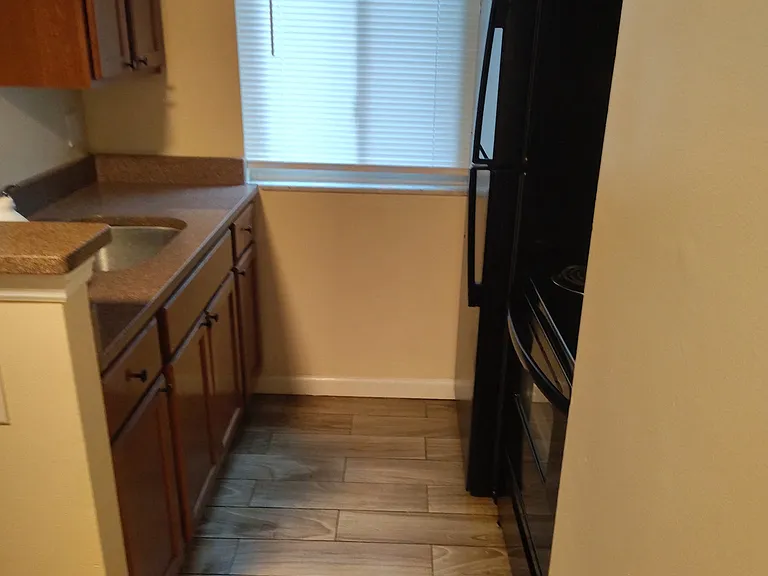 4326 Hamilton Ave #8 — Photo 8