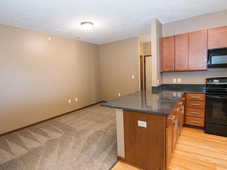 The Flats at 84 — Photo 92