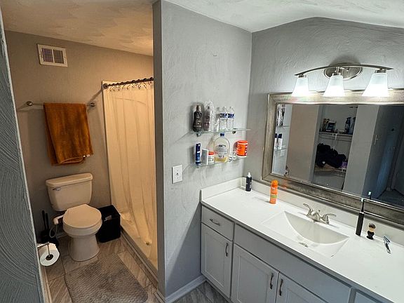 4th image of 405 Poplar Hall Cir