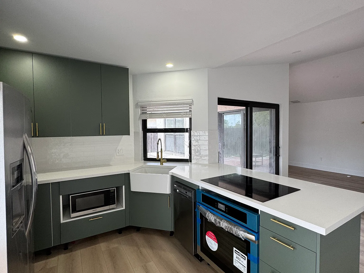 2 bed, 980 sqft, $2,850 — Photo 2