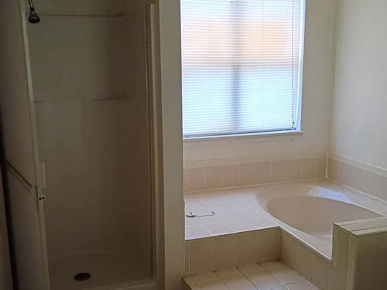 1234 Royal Crown Dr — Photo 2
