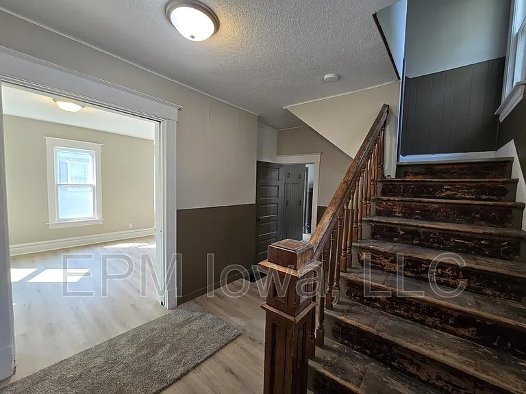 422 Baltimore St — Photo 12