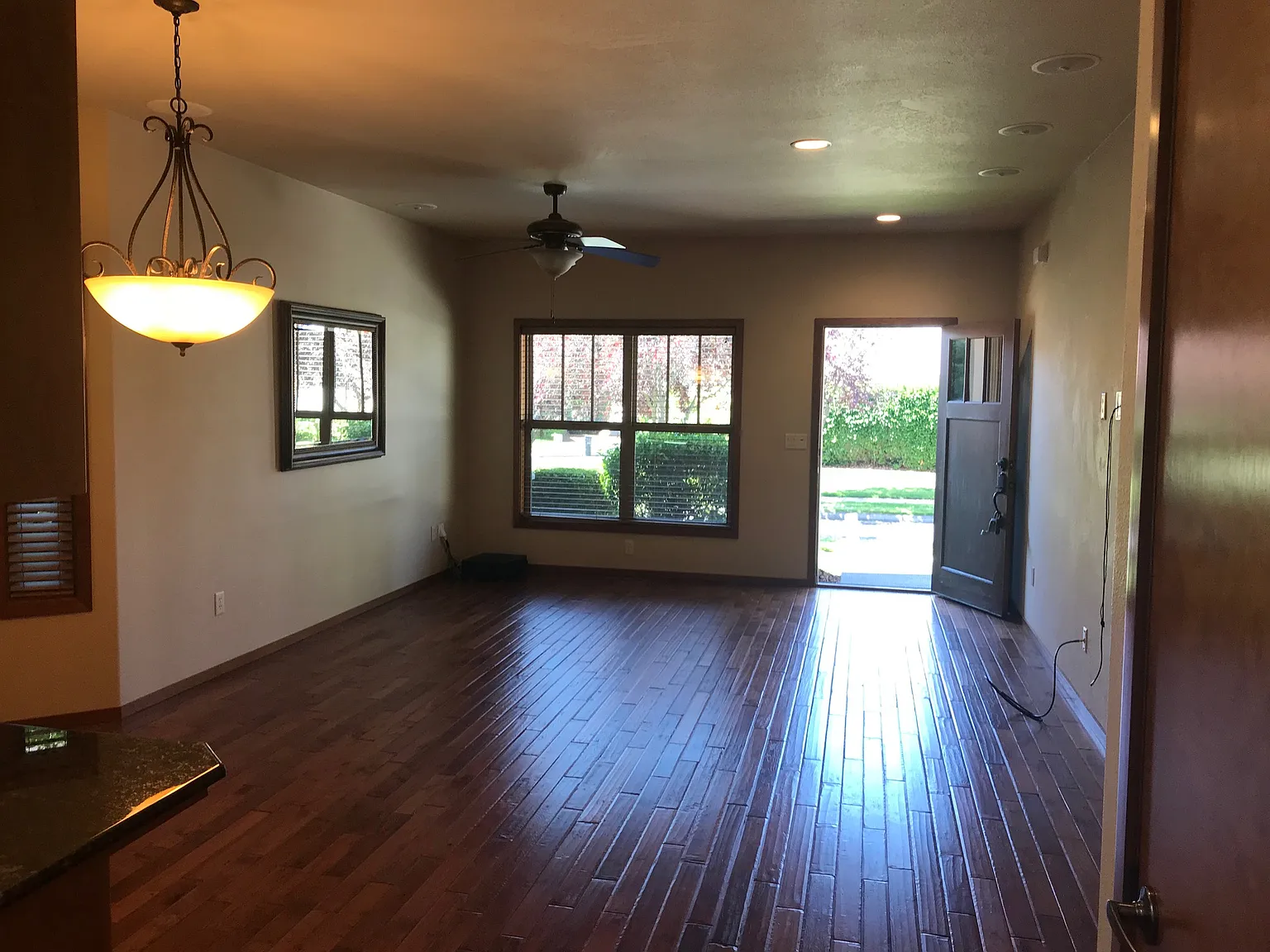 3126 Alameda St — Photo 3