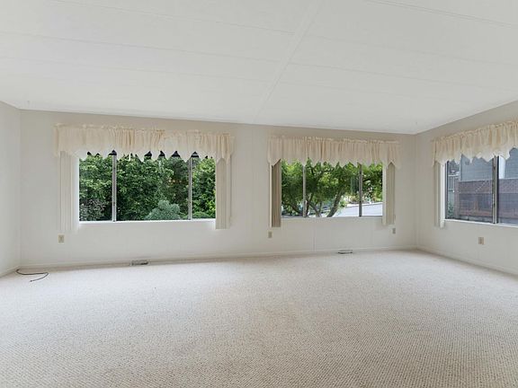 5th image of 10 Pepperwood Way #10