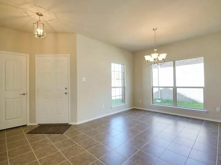 5413 Beacon Ln — Photo 3