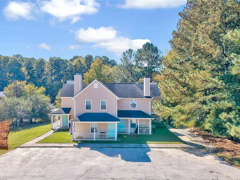 4304 Presley Ct #D — Photo 2