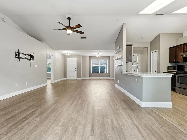 11238 NW 35th Ave — Photo 5