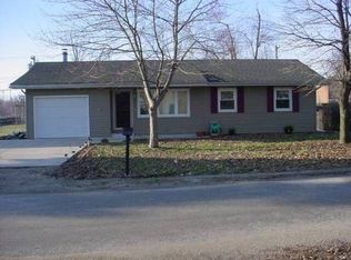 1121 Henkle Dr, Pawnee, IL 62558